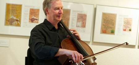 Musikalische Begleitung: Frank Wolff, Violoncello