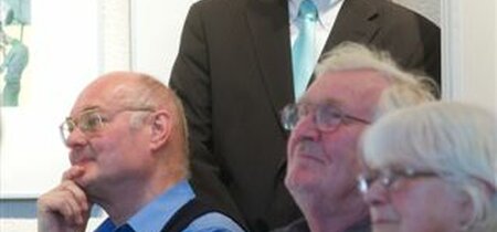 hinten: Dr. Thomas Apelt, Präsident des Landesrechnungshofes Brandenburg
