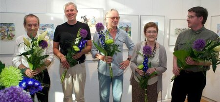 Blumen für die Künstler: (v.l.) Peter Ensikat, Thomas Plaßmann, Erich Rauschenba