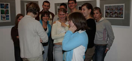 Besucher der Ausstellung