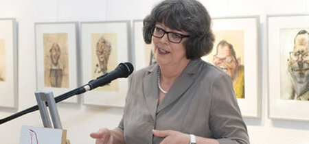 Martina Schellhorn eröffnet die Ausstellung