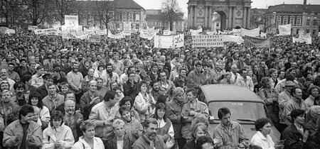 Großdemonstration am 4. November 1989 auf dem Platz der Nationen