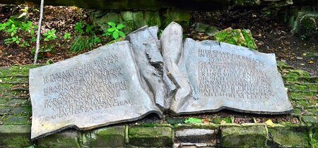 Gedenktafel für das von Claus Schenk Graf von Stauffenberg unternommene Attentat vom 20. Juli 1944. 
