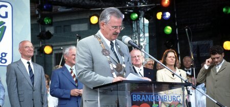 Begrüßung der Gäste des Brandenburg Tags '99 in Jüterbog durch den Oberbürgermeister