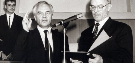 Erstes Brandenburgisches Kabinett 1990: Vereidigung des Ministerpräsidenten Manfred Stolpe