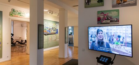 Die Medienstation in der Ausstellung Klimawandel und Nachhaltigkeit in Brandenburg