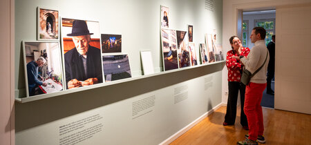 Einblick in die Ausstellung "Was bleibt - Arm im Alter"