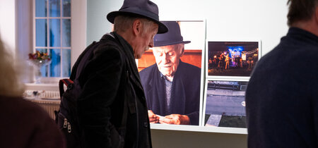 Einblick in die Ausstellung "Was bleibt - Arm im Alter"