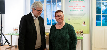 Martina Weyrauch (Leiterin der Landeszentrale) und  Prof. Ortwin Renn (Vorsitzender des Beirates für Nachhaltige Entwicklung des Landes Brandenburg)