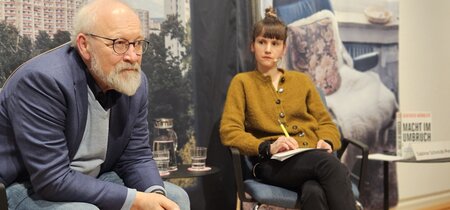 Herfried Münkler und Sabine Schmidt-Peter in der Veranstaltung "Macht im Umbruch" 