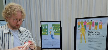 Die Landeszentrale mit einem Infostand auf dem Aktionstag Demokratie in Potsdam