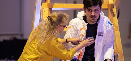 Dazwischen die Mauer. Theaterprojekt des Vereins Vorortung 2019
