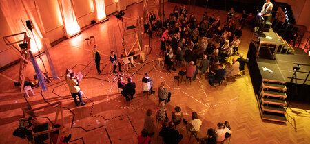 Dazwischen die Mauer. Theaterprojekt des Vereins Vorortung 2019