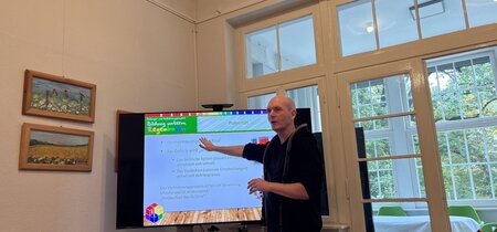 Thema Pubertät: Christian Müller zu Gast im Fauenzentrum Cottbus