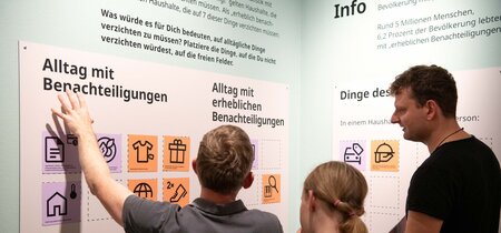 In der Ausstellung "Was bleibt - Arm im Alter"