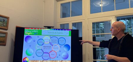 Thema Pubertät: Christian Müller zu Gast im Fauenzentrum Cottbus