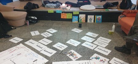 Materialsammlung von Jugendlichen  – Beim Workshop rund um Vielfalt stehen Identitätsfragen im Fokus.– Foto CSD Cottbus e.V..