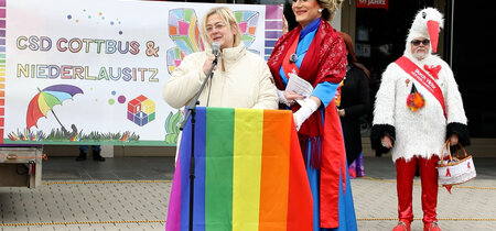 Schillernde Erscheinung – Dragqueen beim CSD Cottbus