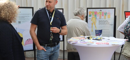 Die Landeszentrale mit einem Infostand auf dem Aktionstag Demokratie in Potsdam