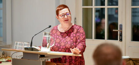 Martina Weyrauch, Leiterin der Landeszentrale zur Ausstellungseröffnung am 6. November 2024 in der Landeszentrale