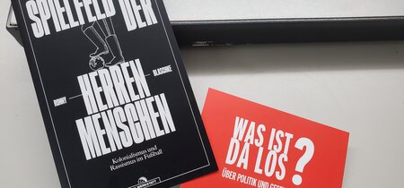 Das Buch "Herrenmenschen" und die Pocast-Karte