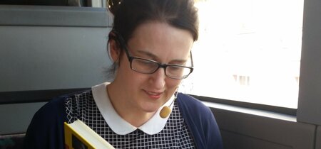 Gedenktag Bücherverbrennung 22.05.2017: Katrin Marx liest im Demokratiebus 