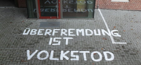 Rechter "Kommentar" zu einer Ausstellung über Migration in Deutschland 