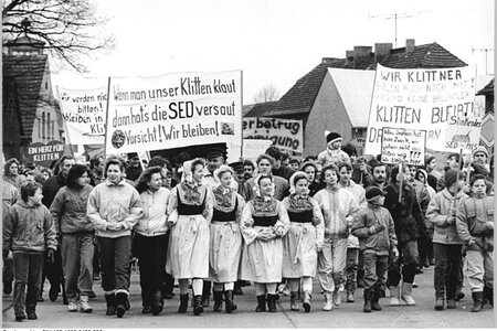 Protest gegen die Ausweitung eines Tagesbaus