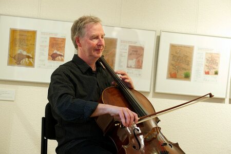 Musikalische Begleitung: Frank Wolff, Violoncello