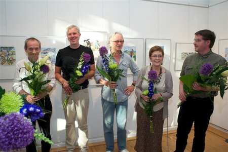 Blumen für die Künstler: (v.l.) Peter Ensikat, Thomas Plaßmann, Erich Rauschenba