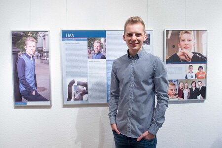 Tim vor seinen Tafeln