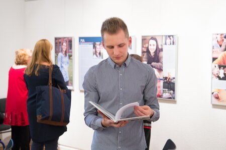 In der Ausstellung "Wendekinder"