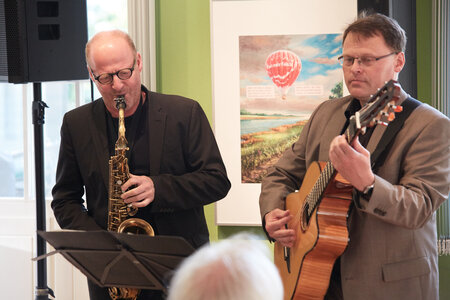 Ralf Benschu am Saxophon und Karsten Intrau an der Gitarre