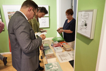 Büchertisch