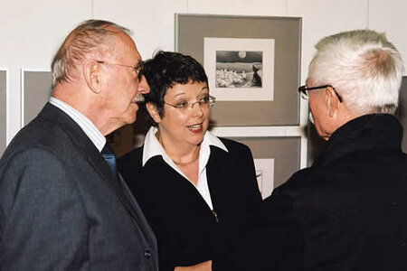 Siegfried Schröder (ehem. Chefredakteur der NBI), Martina Schellhorn (Ausstellun