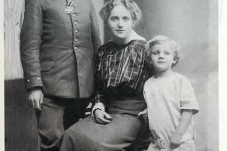 Albrecht Schönherr mit Eltern in Katscher