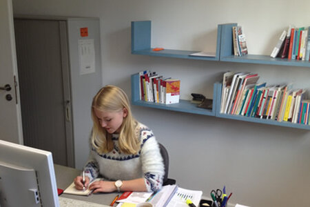 Praktikantin in der Landeszentrale
