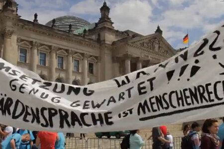 Demo für Barrierefreiheit durch Gebärdensprache