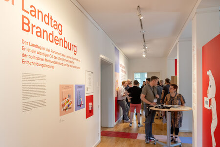 In der Ausstellung zur Landtagswahl in Brandenburg 2024