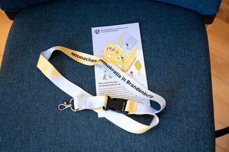 Schlüsselband zur Ausstellung "Mitmachen. Demokratie in Brandenburg"