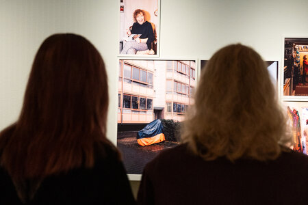 Einblick in die Ausstellung "Was bleibt - Arm im Alter"