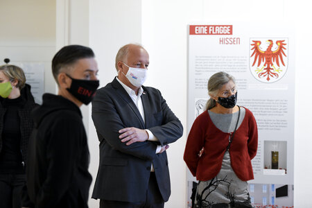 Besucherinnen und Besucher bei der Führung.