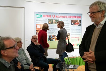 rechts: Prof. Ortwin Renn, Vorsitzender des Beirates für Nachhaltige Entwicklung des Landes Brandenburg