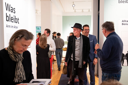 Ausstellungseröffnung "Was bleibt - Arm im Alter"