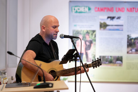 Robert Bernier, Gitarre und Gesang