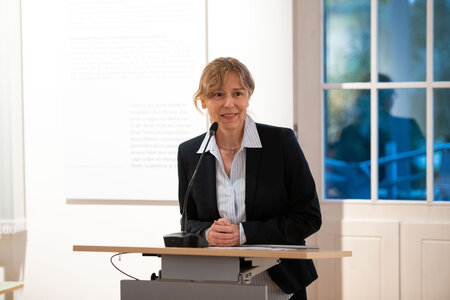Dr. Jana Steinke, kommissarische Leiterin der Landeszentrale, begrüßt die Gäste
