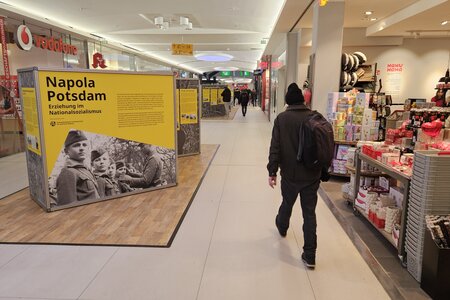 Die Napola-Ausstellung im Hauptbahnhof Potsdam