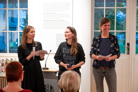 Die Fotografinnen für das Projekt "Was bleibt - Arm im Alter": Astis Krause, Stephanie Neumann, Julia Otto