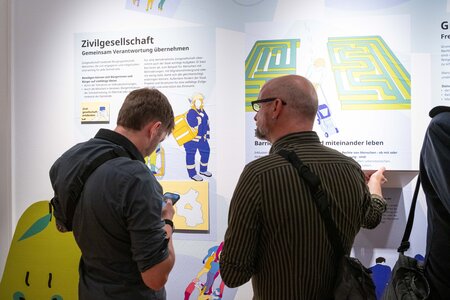 Einblicke in die Ausstellung "Mitmachen. Demokratie in Brandenburg"
