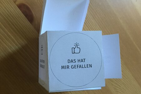 Feedback-Würfel zum Falten aus Papiervorlage